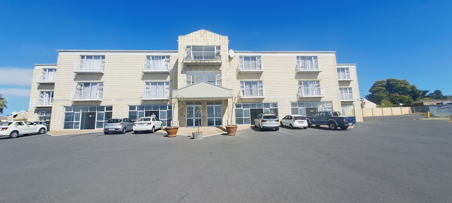 To Let commercial Property for Rent in Vredekloof Western Cape